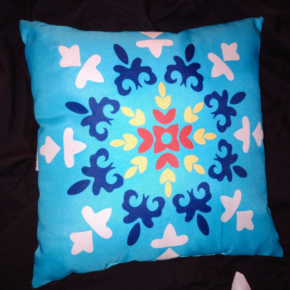Pillows - Picture 4 of 8